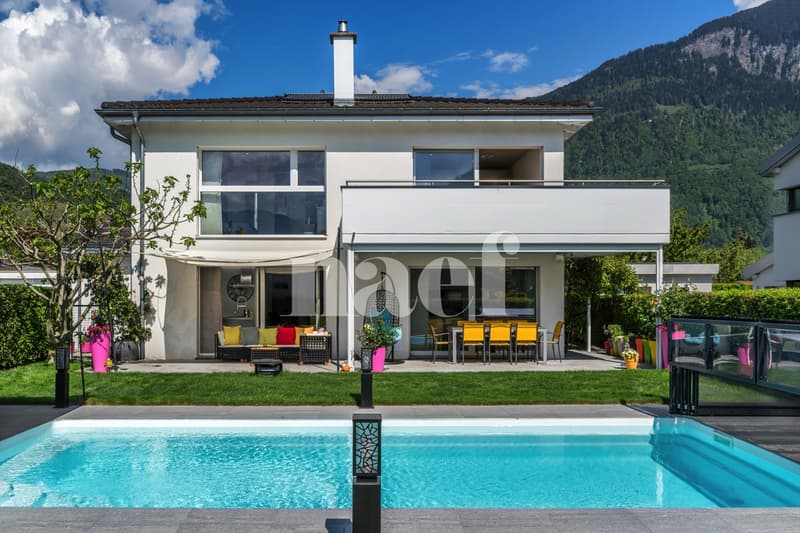 Very beautiful single-family house with 6.5 rooms, independent studio, and outdoor pool for sale in Bex (1)