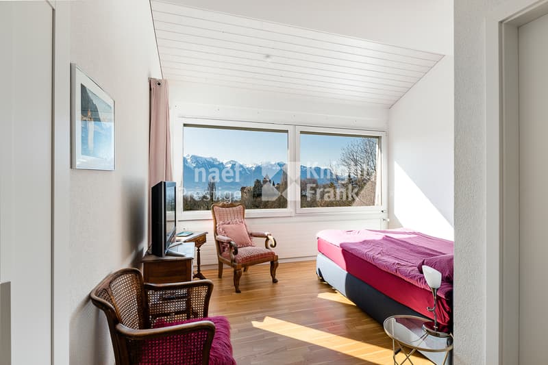 For sale - Individual property with 12.5 rooms, just a stone's throw from the center of Blonay and with magnificent views of the lake (10)