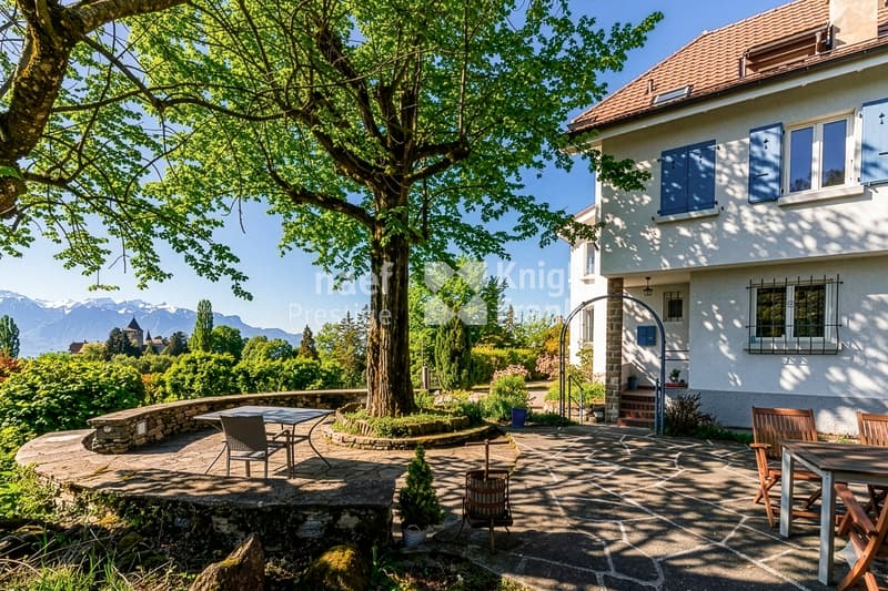 For sale - Individual property with 12.5 rooms, just a stone's throw from the center of Blonay and with magnificent views of the lake (3)