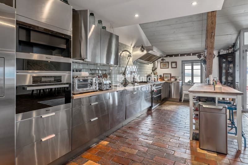 Maison vigneronne de deux appartements et un caveau à vendre au coeur du village d'Epesses (6)