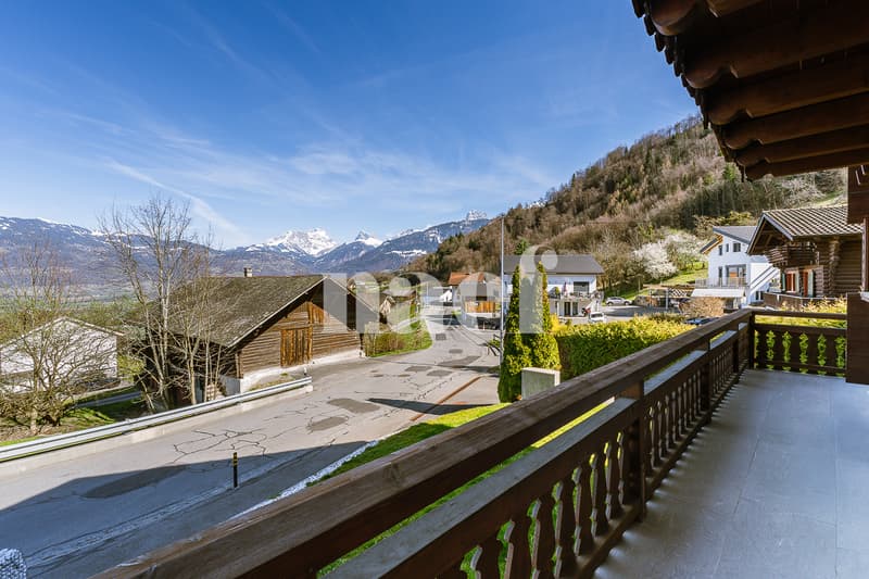 Magnificent renovated chalet with jacuzzi and counter-current pool for sale in Choëx (8)