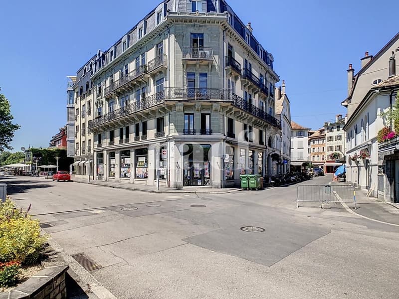 Adresse mit Symbolcharakter am Ufer des Sees (1)