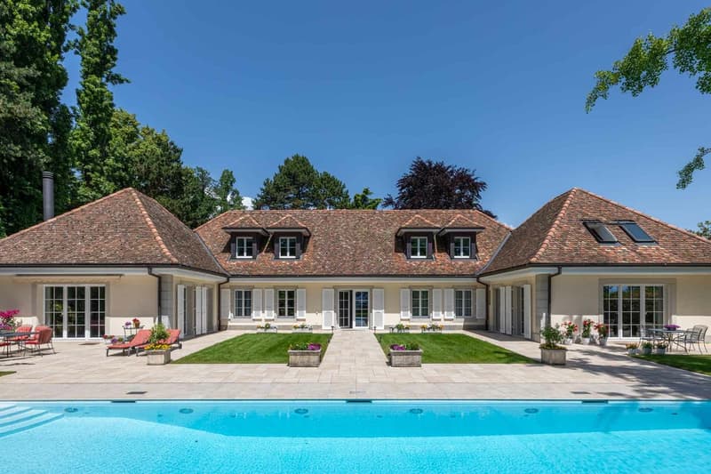 Rare and exclusive property with feet in the water (5)