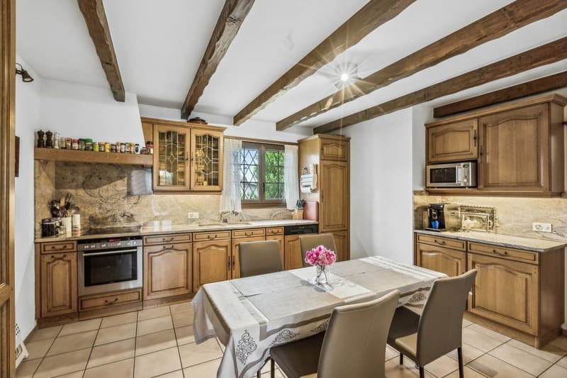 Spacieuse villa de 180m2 habitables au coeur du village avec bureau in (5)