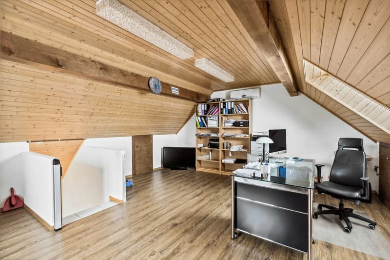 Villa spaziosa di 180m2 abitabili nel cuore del villaggio con ufficio (12)