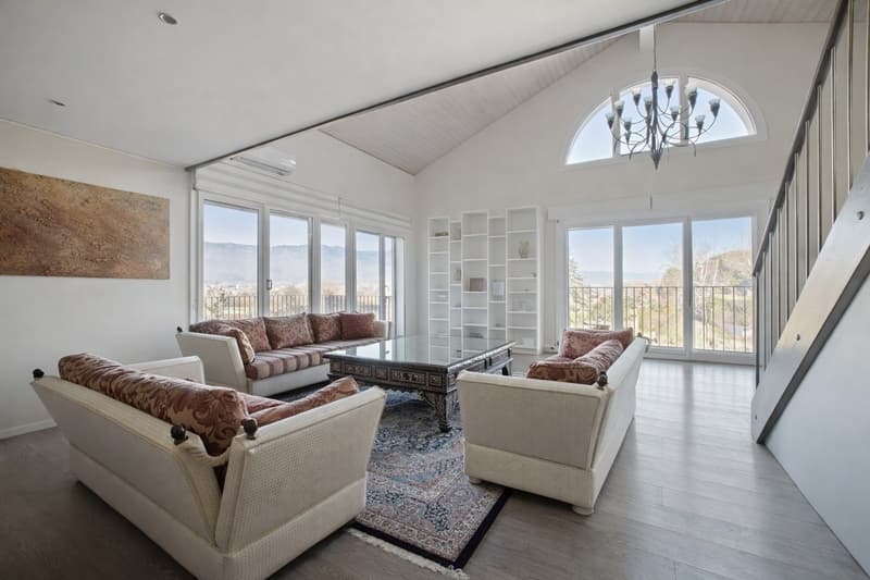 PRICE REDUCTION: 5-room duplex in the heart of Terre-Sainte (VD) (2)