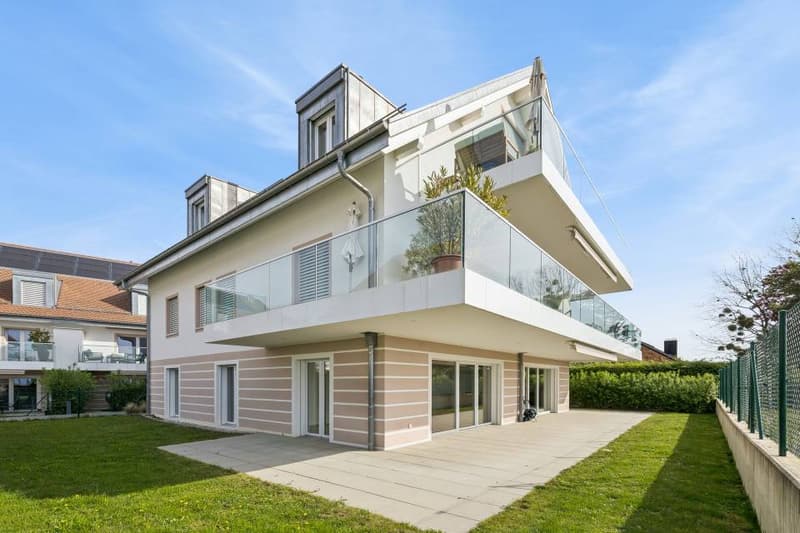 4.5 rooms contemporary and bright with garden and very beautiful view on (1)