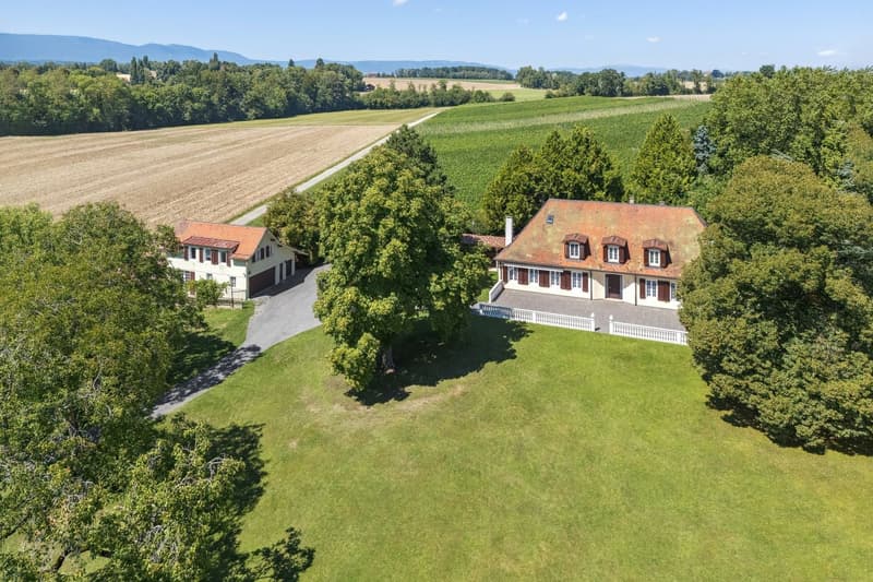 At the gates of Morges, beautiful property in the heart of a large park (1)