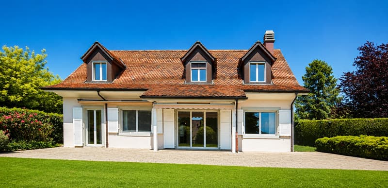 Une propriété unique composée de deux villas avec accès privatif au la (9)