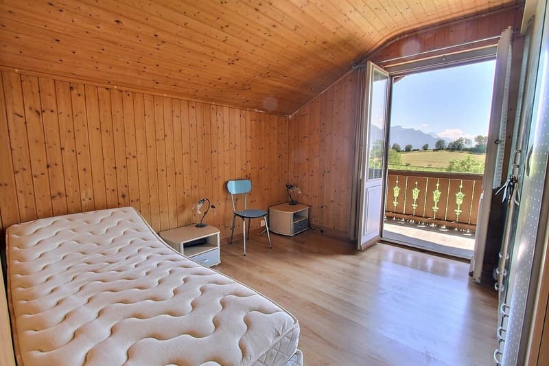 Beautiful chalet with 4-5 rooms and a view of the lake and the Dents-du-Midi (8)