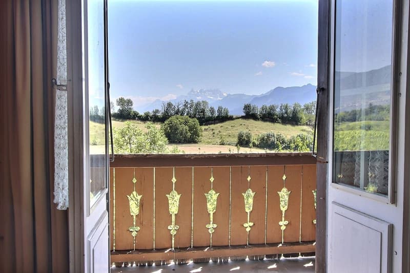 Beautiful chalet with 4-5 rooms and a view of the lake and the Dents-du-Midi (7)