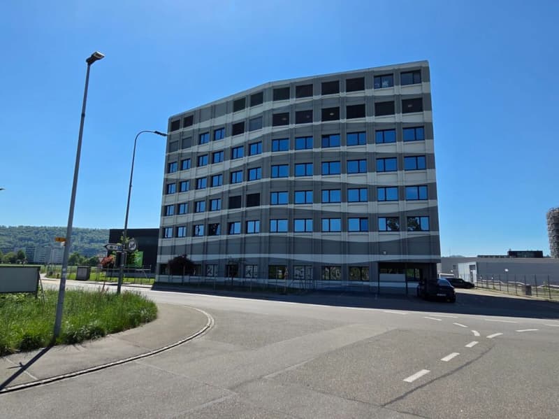 Representative office and commercial spaces with excellent transport links (1)
