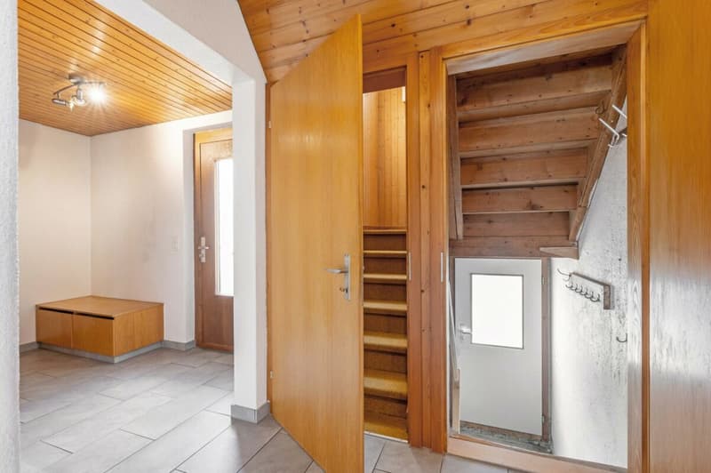 Maison unifamiliale dépendante de 5.0 pièces avec enveloppe de bâtiment rénovée et installation photovoltaïque (12)