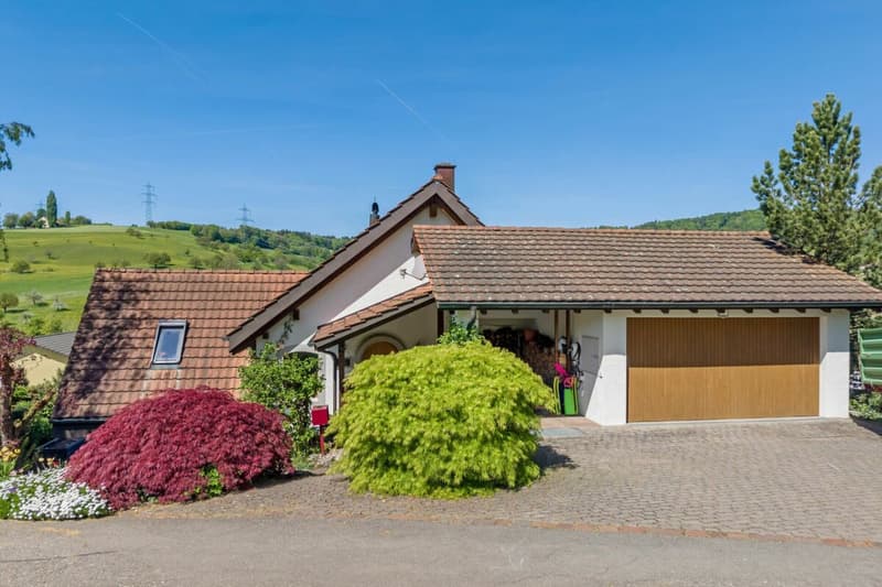 Spacious detached 6.5-room single-family house with plenty of space, peace, and privacy - panoramic view of the Mettau valley! (2)