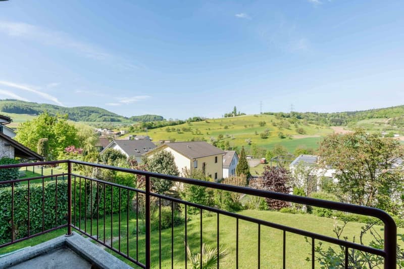 Spacious detached 6.5-room single-family house with plenty of space, peace, and privacy - panoramic view of the Mettau valley! (12)