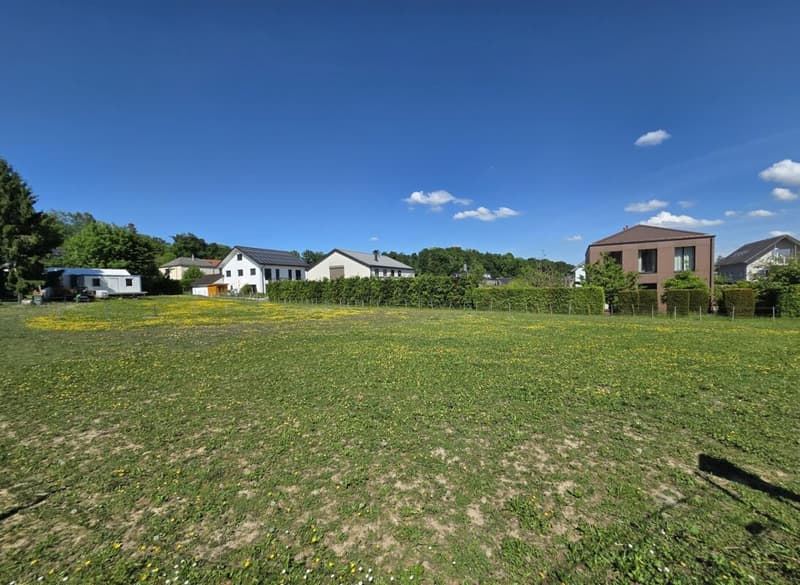 Preferred building land plot (1'664m²), perfectly suitable for single, semi-detached, row or multi-family houses (3)