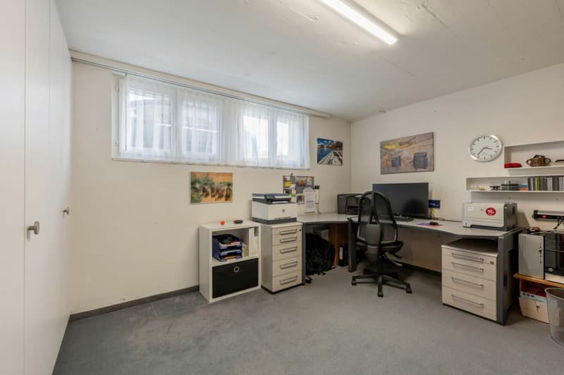 High-quality 6.5-room single-family house in a elevated quiet residential area! (17)