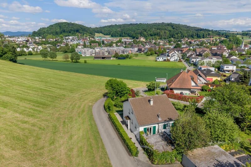 Beautifully located, 1'208 m2 large and fully developed building land with old property (3)