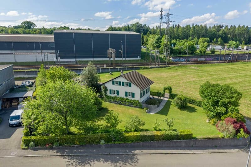 Beautifully located, 1'208 m2 large and fully developed building land with old property (4)