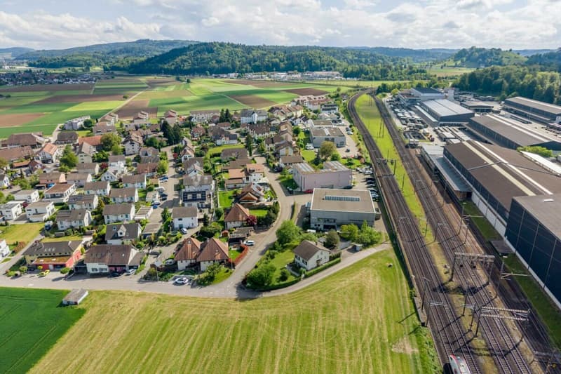 Beautifully located, 1'208 m2 large and fully developed building land with old property (5)