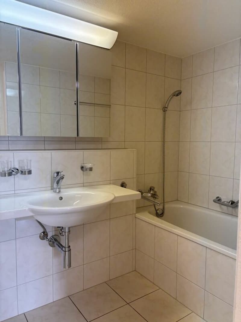Bright 4-room apartment with sunny balcony in quiet residential area (6)