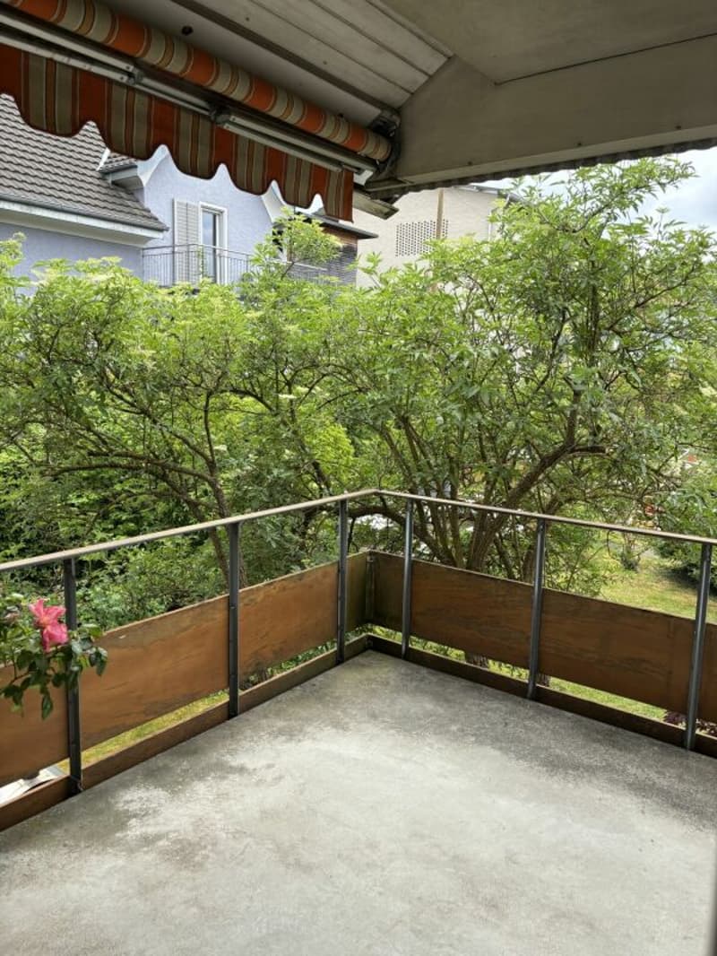 Bright 4-room apartment with sunny balcony in quiet residential area (8)