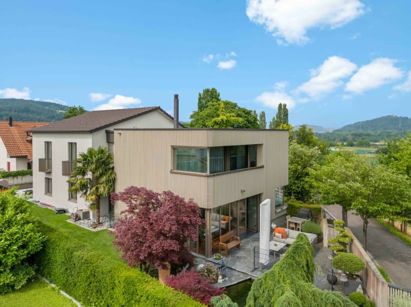 Luxurious 6.5-room villa with a beautiful garden, pool, and Koi pond (1)