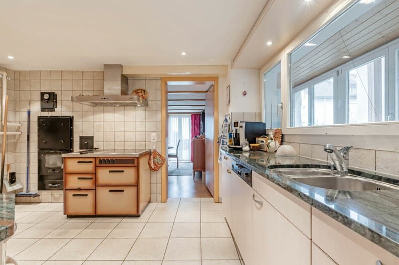 Casa con due appartamenti di 2,5 locali e potenziale di sviluppo nel centro del villaggio tranquillo di Remigen (3)