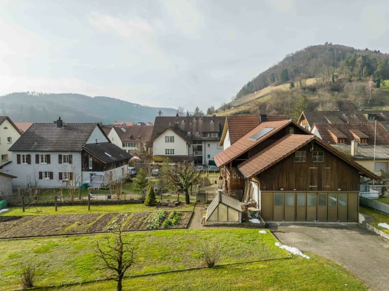 Casa con due appartamenti di 2,5 locali e potenziale di sviluppo nel centro del villaggio tranquillo di Remigen (25)