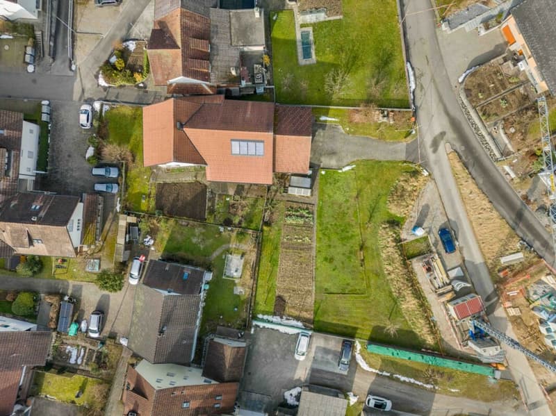 Casa con due appartamenti di 2,5 locali e potenziale di sviluppo nel centro del villaggio tranquillo di Remigen (24)