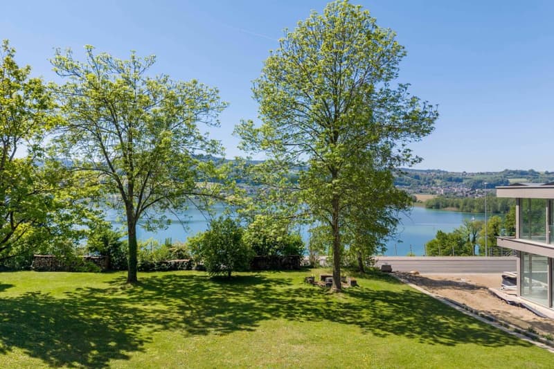 Exklusive Baulandparzelle mit 1'350 m2 in leichter Hanglage - unverbaubare Seesicht (2)