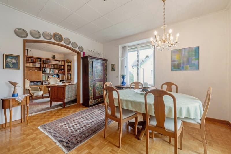 Very beautiful, central two-family house in a quiet, preferred residential area with separate garage plot (15)