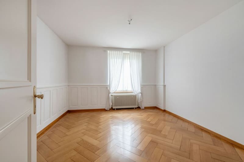 Very beautiful, central two-family house in a quiet, preferred residential area with separate garage plot (9)
