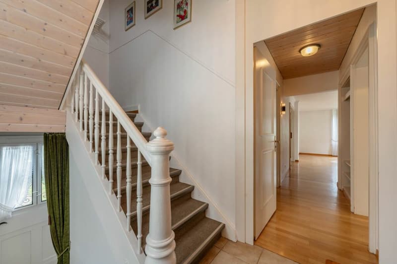 Very beautiful, central two-family house in a quiet, preferred residential area with separate garage plot (5)