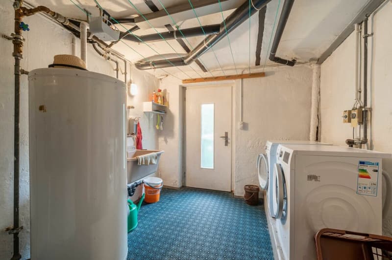 Very beautiful, central two-family house in a quiet, preferred residential area with separate garage plot (21)