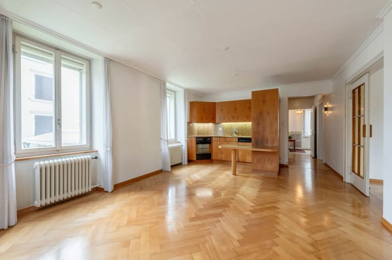 Very beautiful, central two-family house in a quiet, preferred residential area with separate garage plot (6)