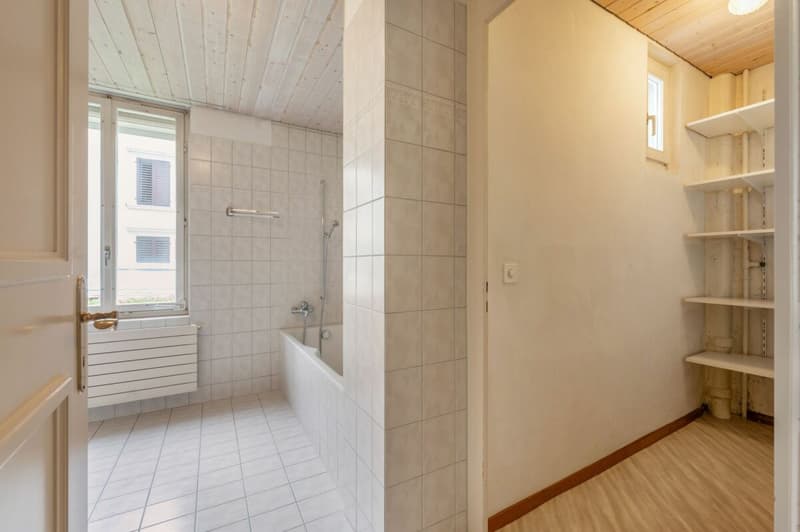 Very beautiful, central two-family house in a quiet, preferred residential area with separate garage plot (11)