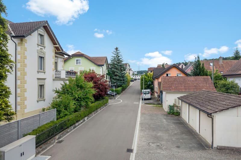 Very beautiful, central two-family house in a quiet, preferred residential area with separate garage plot (4)