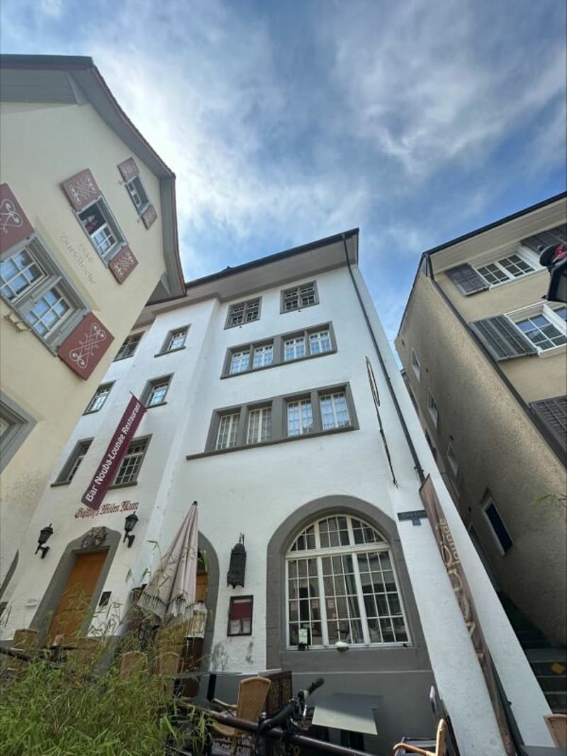 Commercial property in historic building at central location (1)