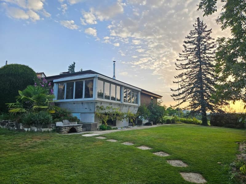 Detached 5.5-room single-family house with ancillary rooms à 35 m2 and double garage. (1)