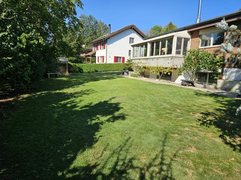 Detached 5.5-room single-family house with ancillary rooms à 35 m2 and double garage. (12)