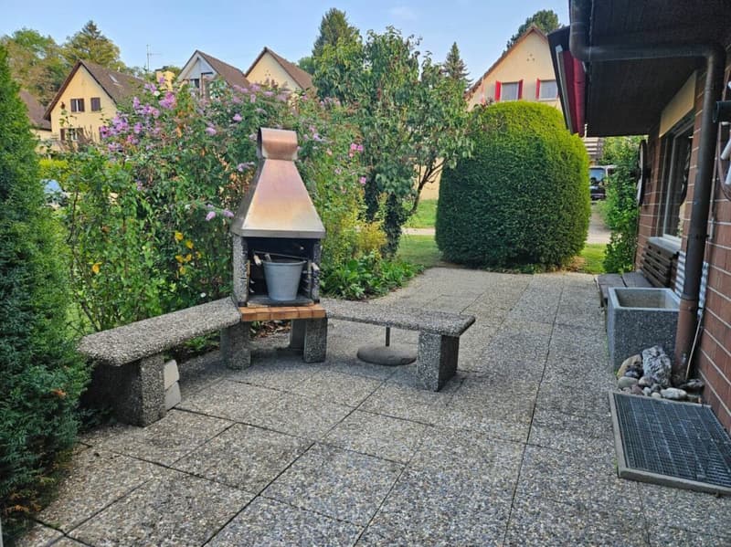 Detached 5.5-room single-family house with ancillary rooms à 35 m2 and double garage. (9)