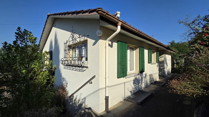 Casa unifamiliare di 3,5 locali a sé stante, in posizione centrale, in una posizione soleggiata con vista panoramica (2)