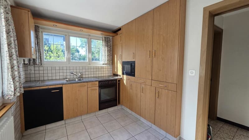 Casa unifamiliare di 3,5 locali a sé stante, in posizione centrale, in una posizione soleggiata con vista panoramica (8)