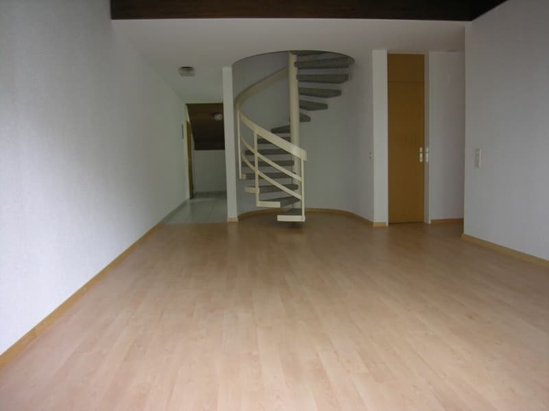 Appartamento maisonette di 5,5 locali situato in zona tranquilla con balcone in affitto (4)