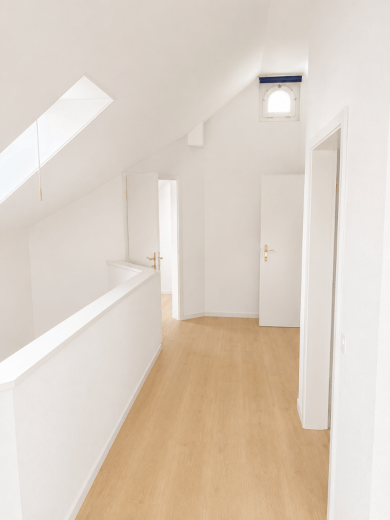 Idyllically located 6.5-room single-family house with a wonderful view of the greenery and good transport links (6)