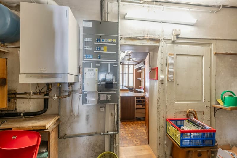 Casa storica del centro storico con ampi spazi abitativi e spazio commerciale/vendita al piano terra (5)