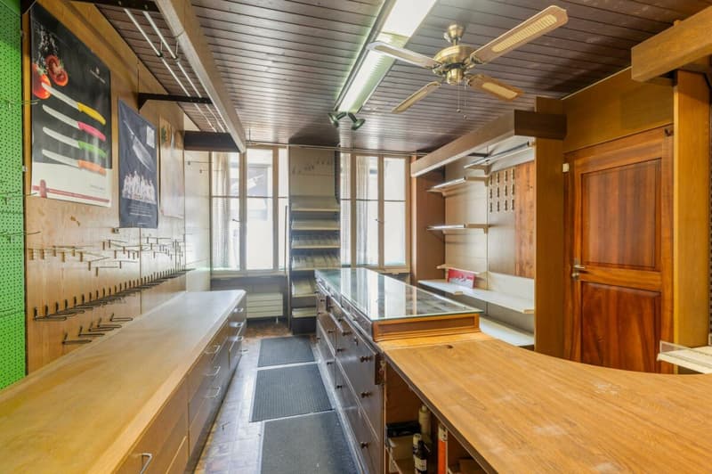Casa storica del centro storico con ampi spazi abitativi e spazio commerciale/vendita al piano terra (3)