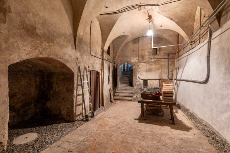 Casa storica del centro storico con ampi spazi abitativi e spazio commerciale/vendita al piano terra (9)