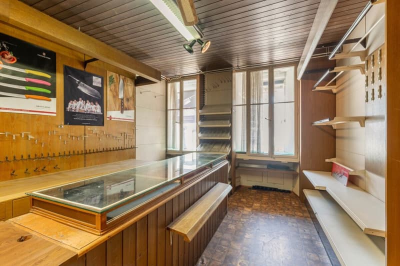 Casa storica del centro storico con ampi spazi abitativi e spazio commerciale/vendita al piano terra (4)